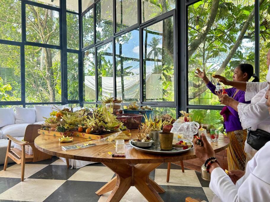Macblyn, * Ubud