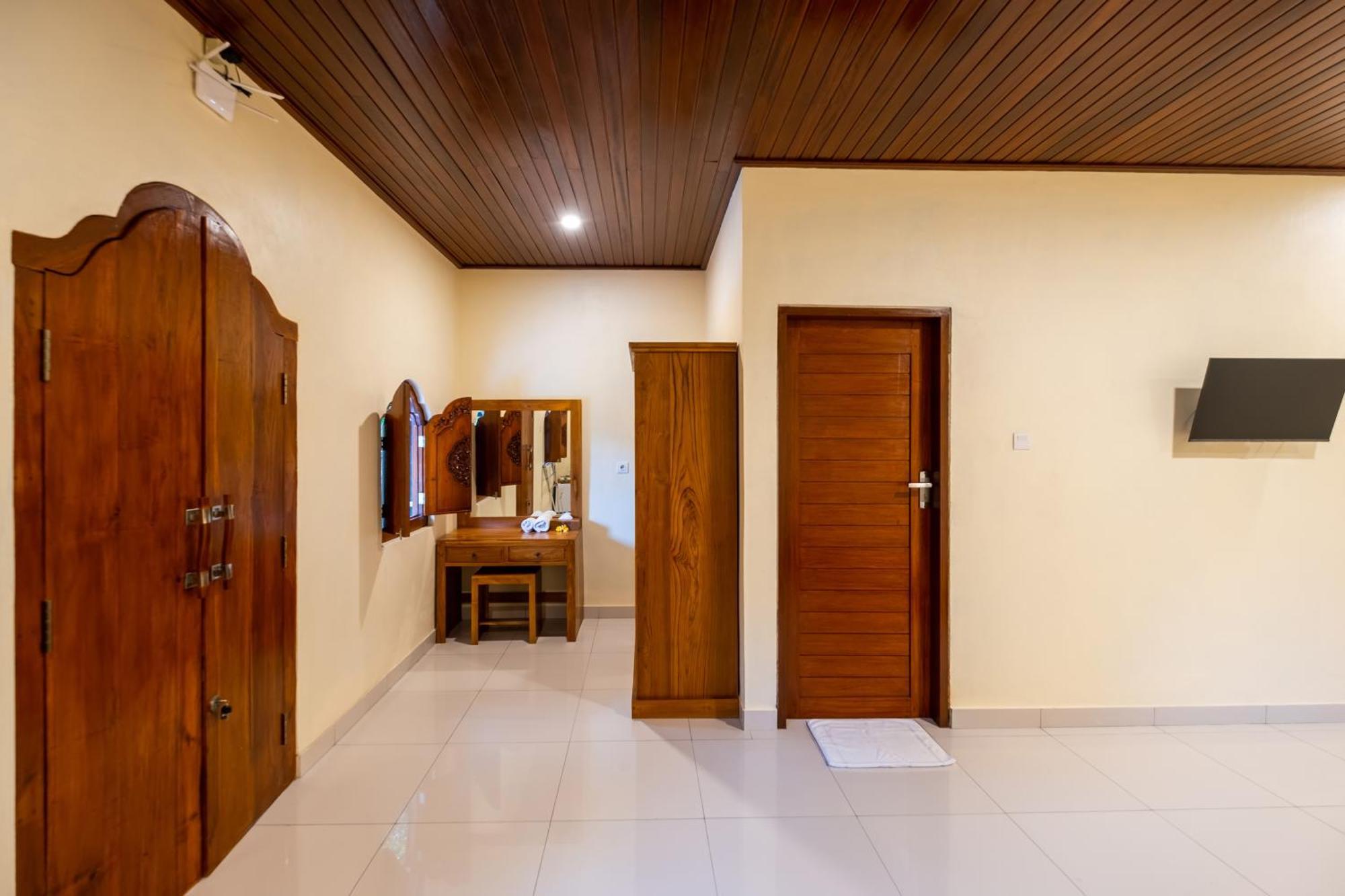 Wisma tamu Dhiari *