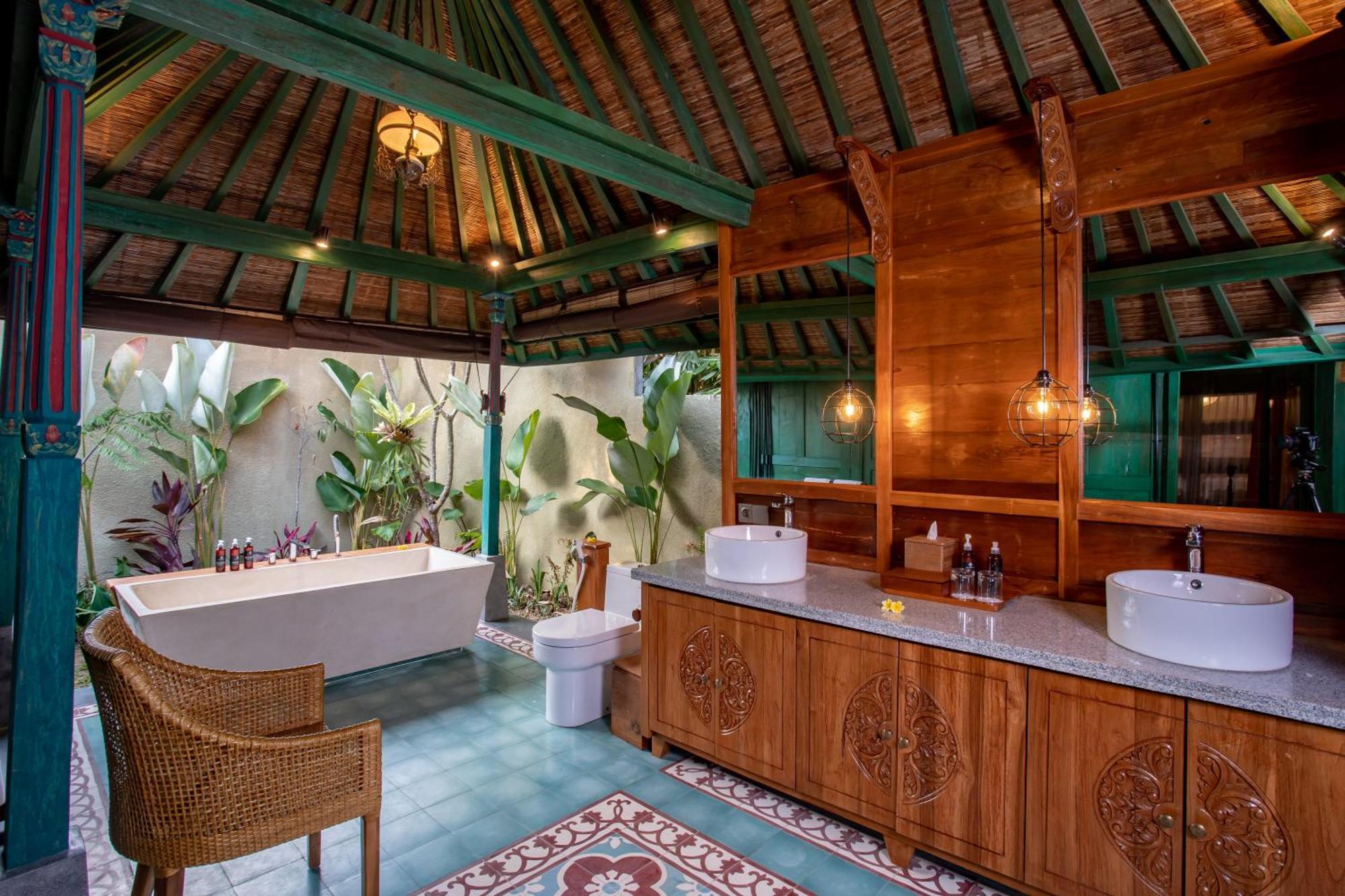 Hotel Arya Arkananta &