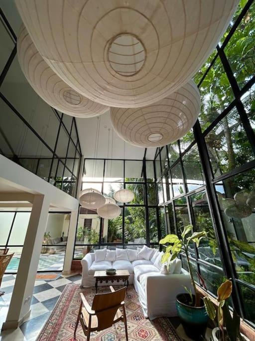 Villa Macblyn, *