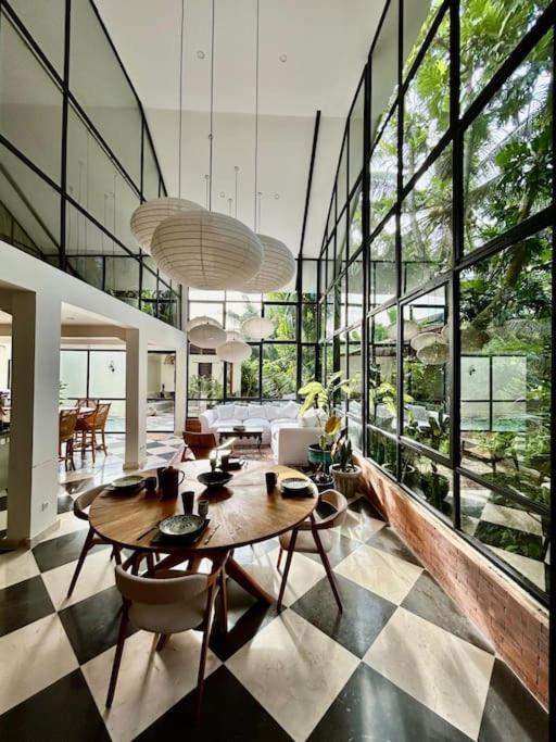 Macblyn, Villa *