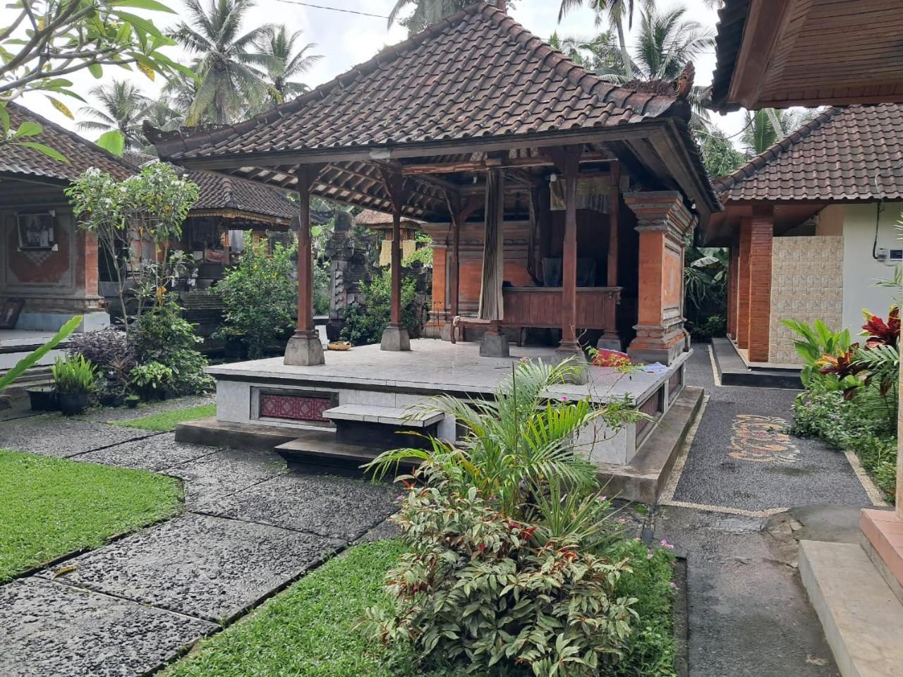 Wisuda Guest house