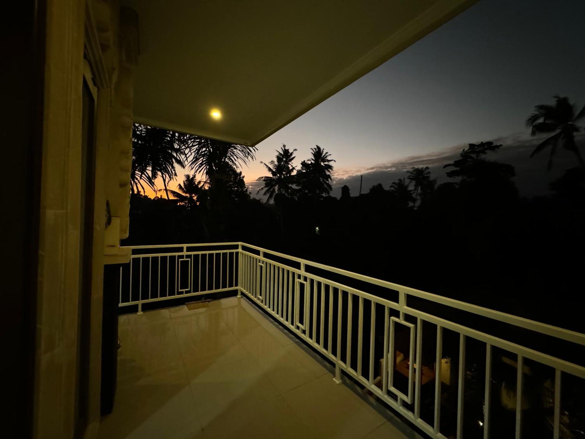 Guest house Hanaka Riverside *