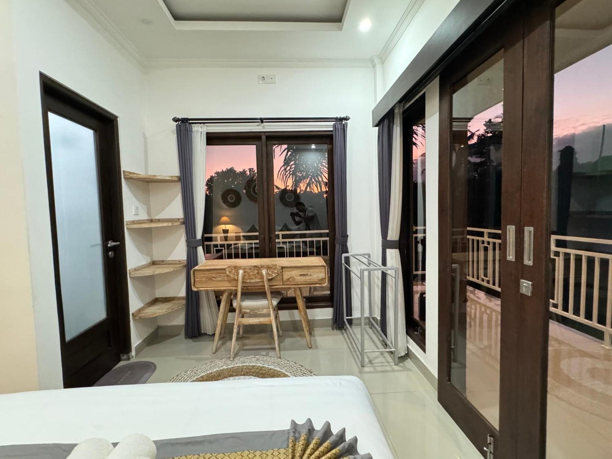 Hanaka Riverside Guest house *