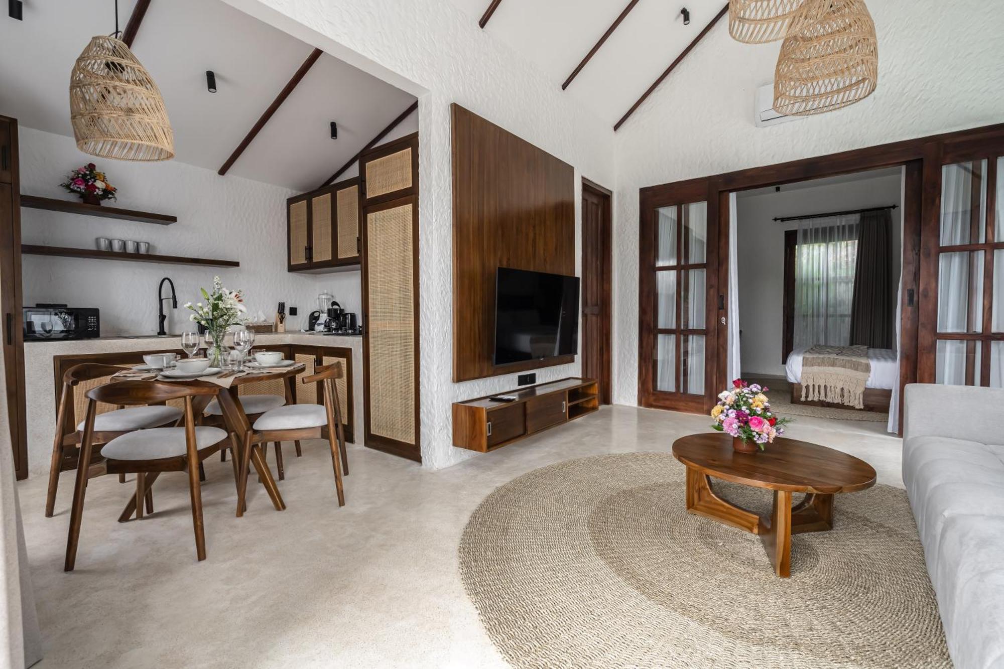 Villa Moonlight Evdekimi - Stylish 2br Escape With Tropical Garden And Pool - Long Extras