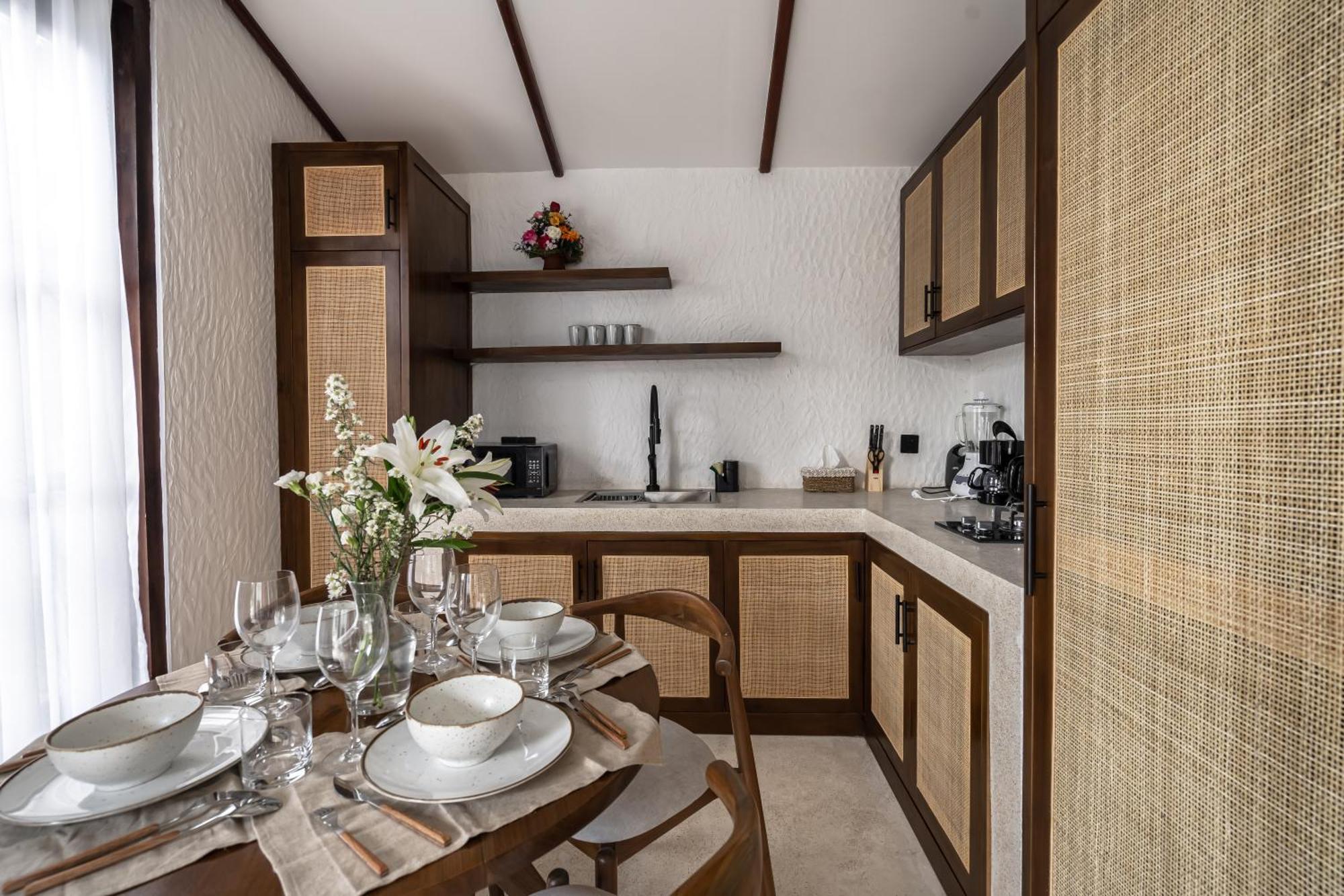 Moonlight Evdekimi - Stylish 2br Escape With Tropical Garden And Pool - Long Extras Villa