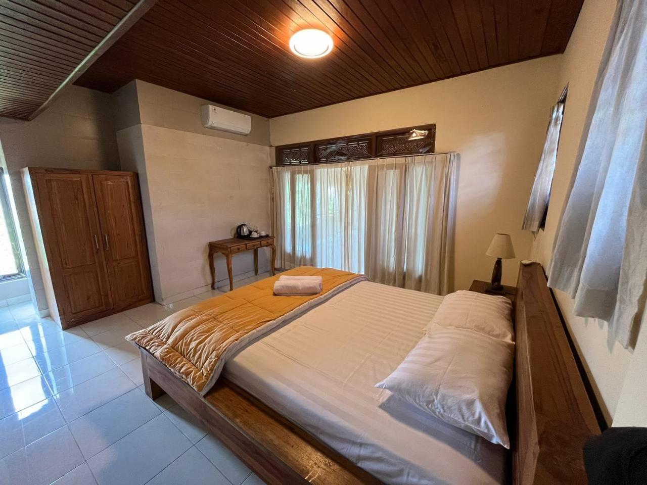 Guest house Thani House