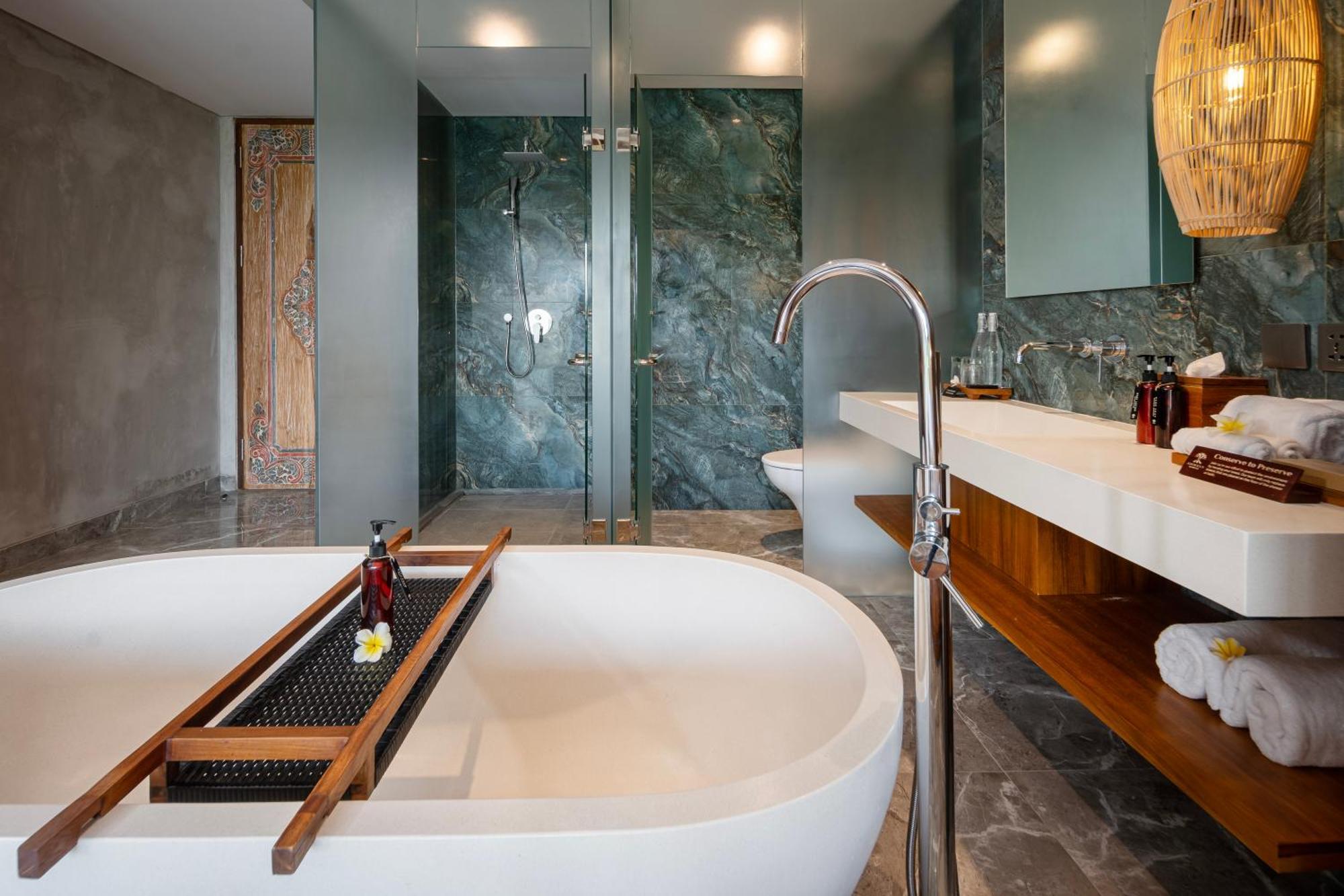 Emana Akatara Hotel 4*