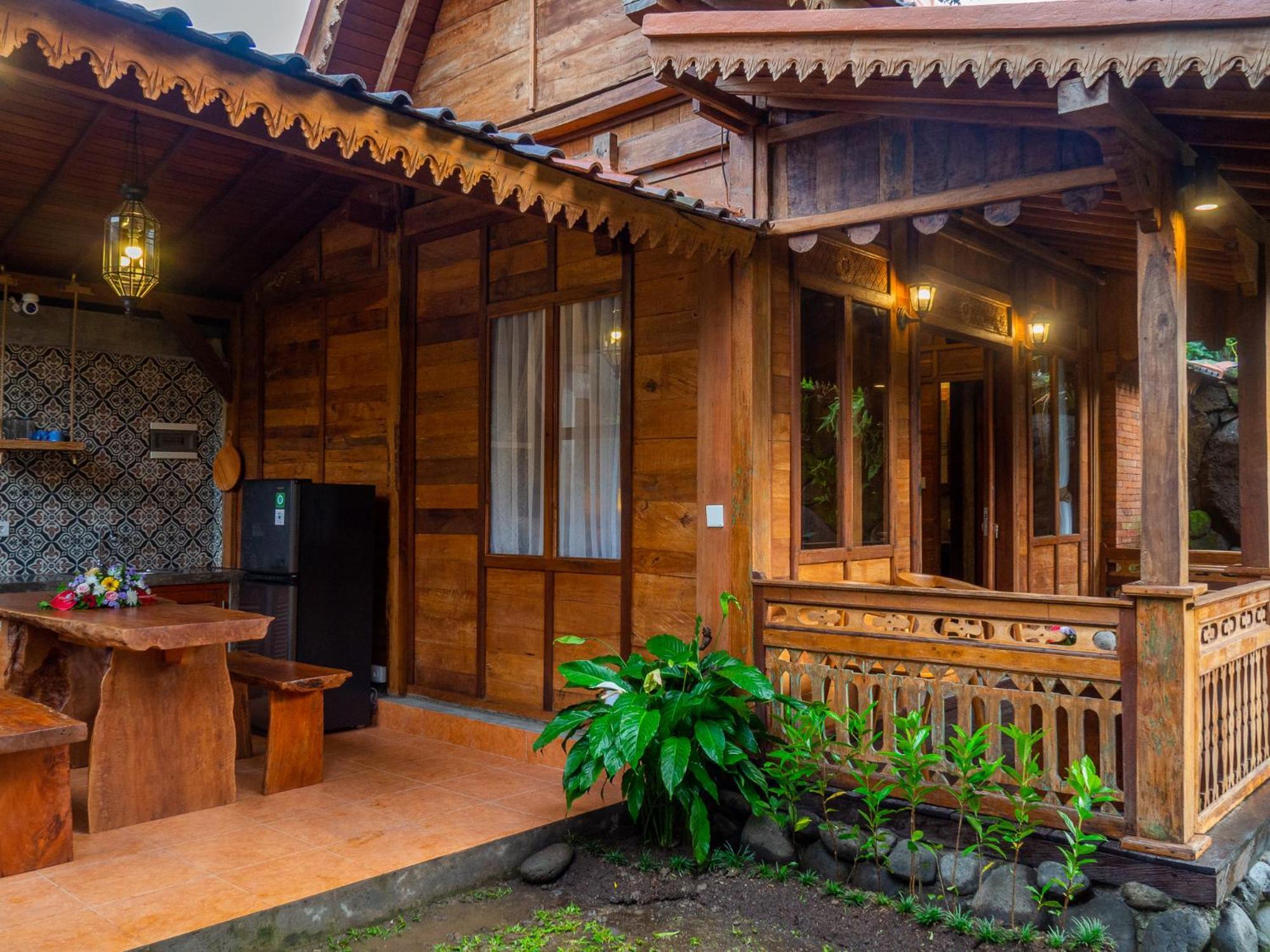 Homestay Kayu Batu *