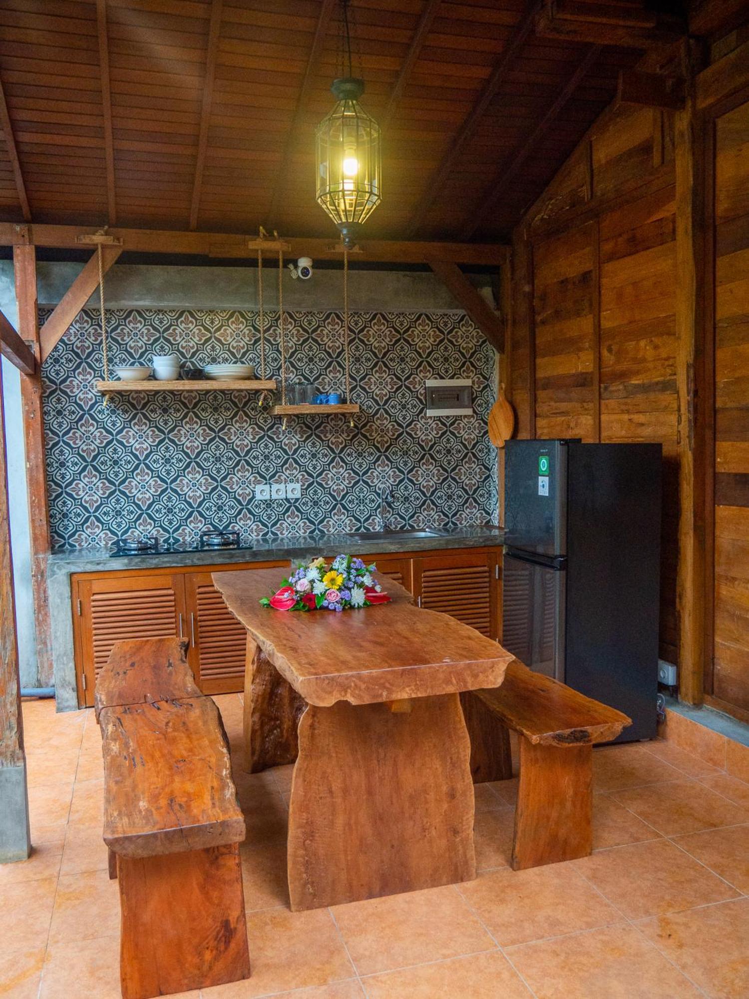 Kayu Batu Homestay *