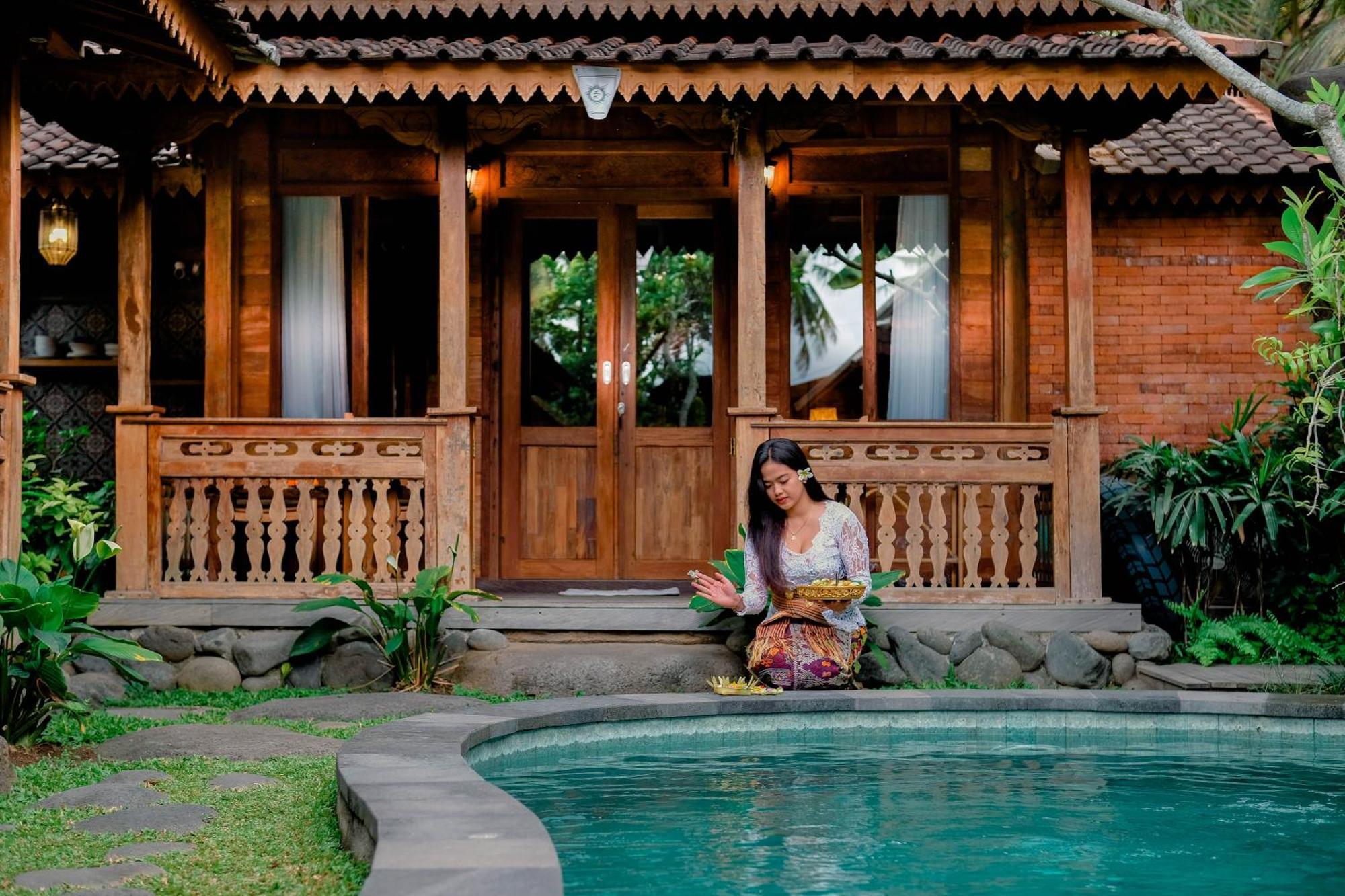 Homestay Kayu Batu *