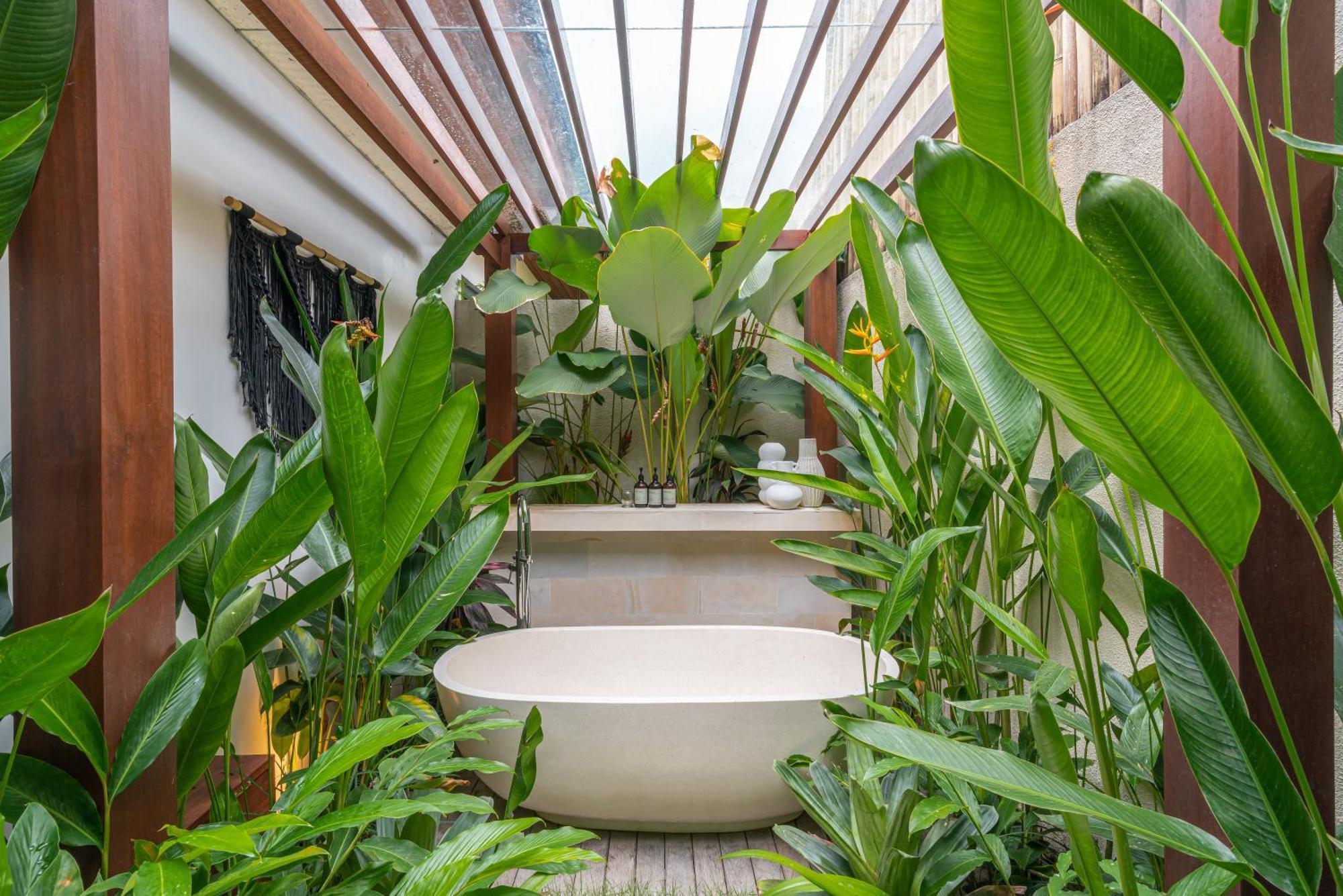 Rosita - Stunning 5br - Sauna, Gym, Rice Field Views Ubud