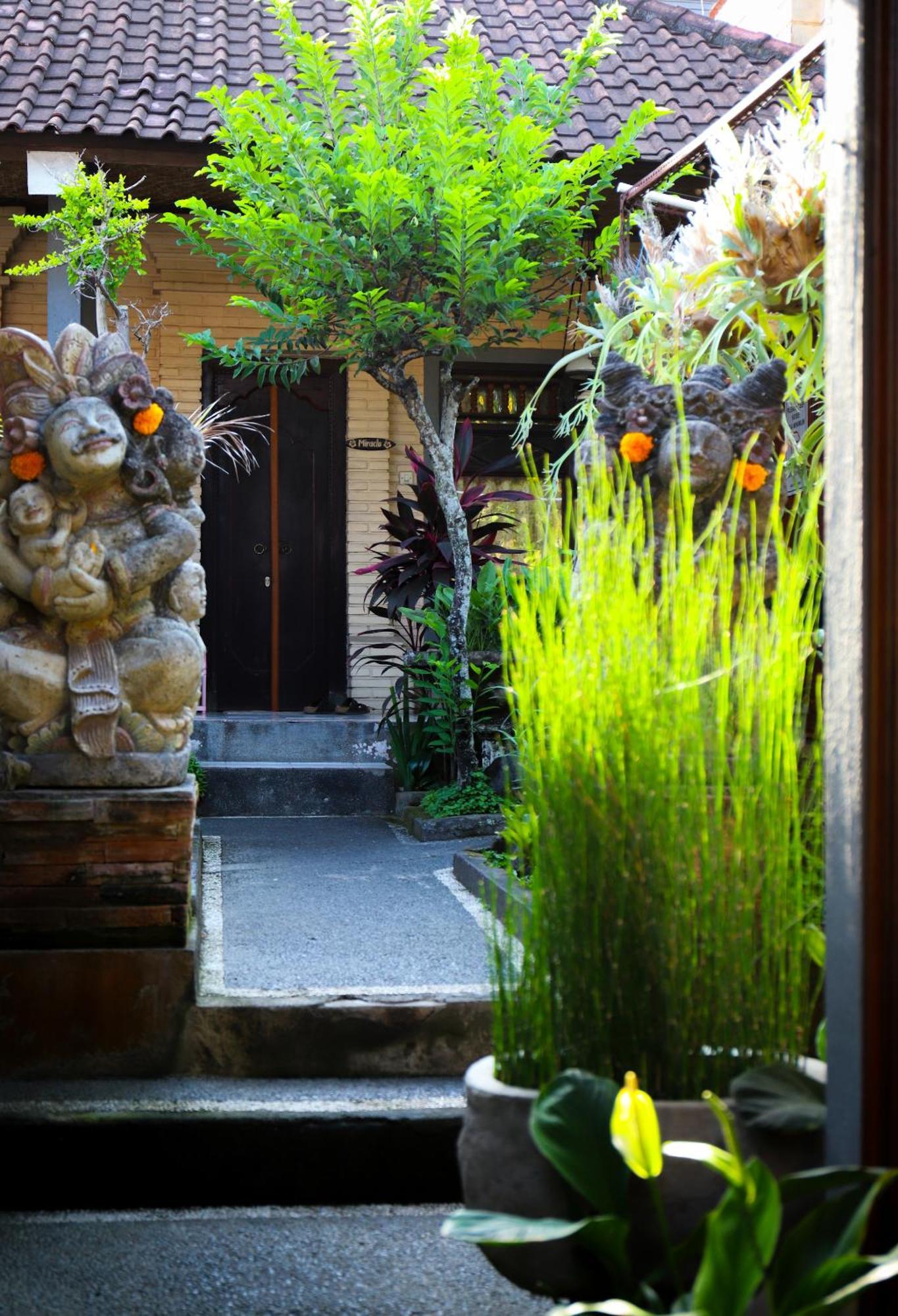 Hostel The Wayan House *