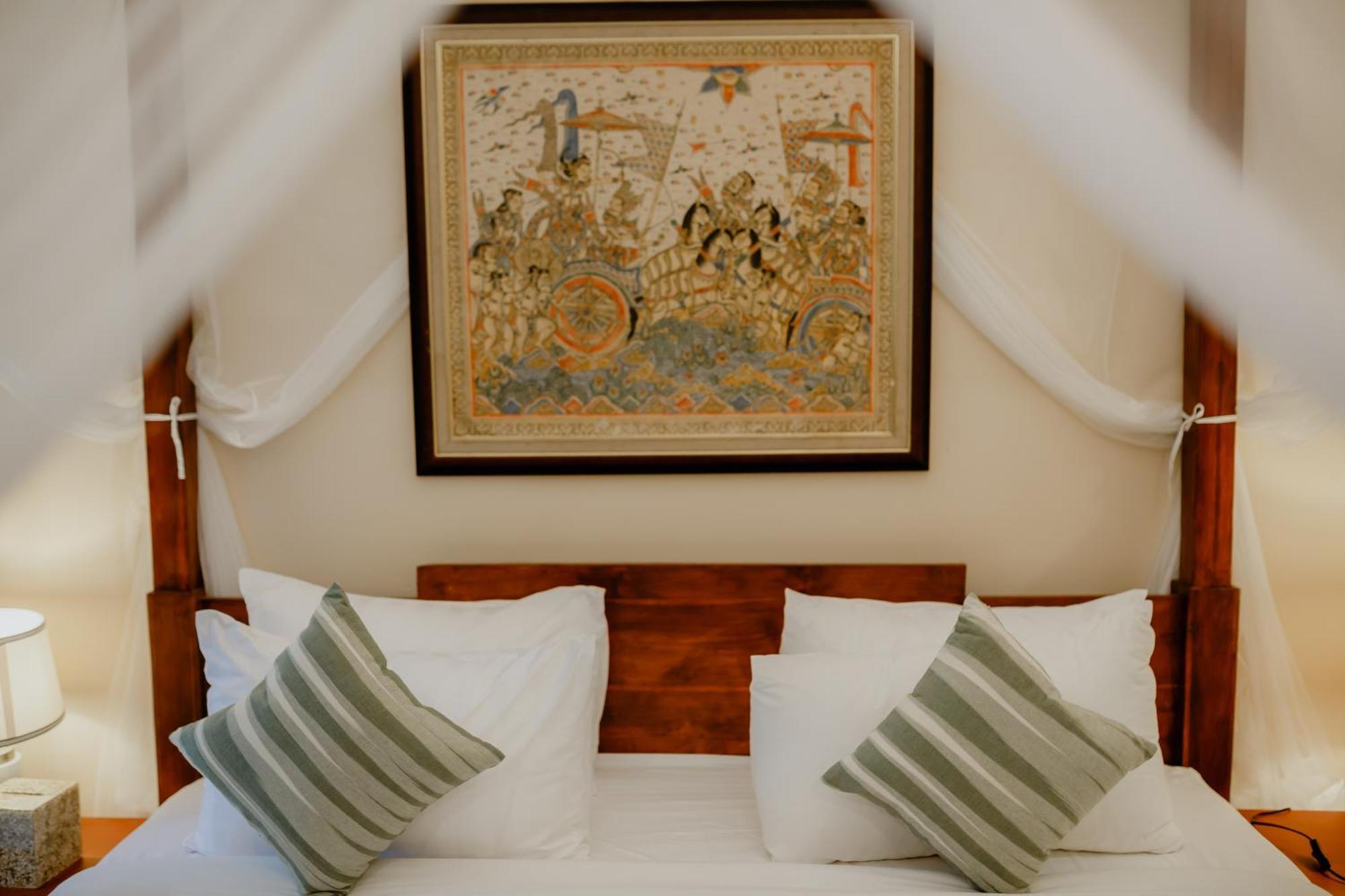 The Pari Sudha Hotel 3*