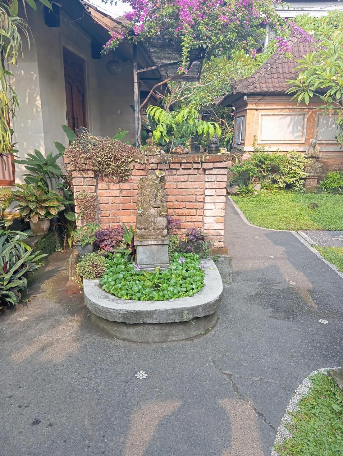 Meme Lan Bape Ubud (Bali)