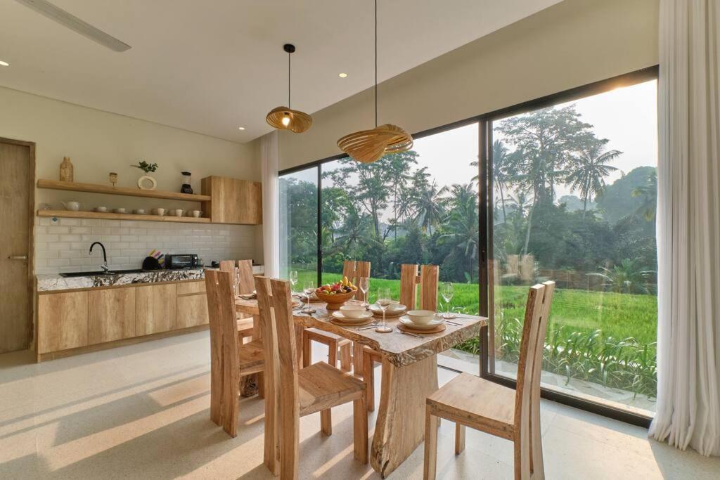 Newly! 3bdr Modern Close To Center Villa