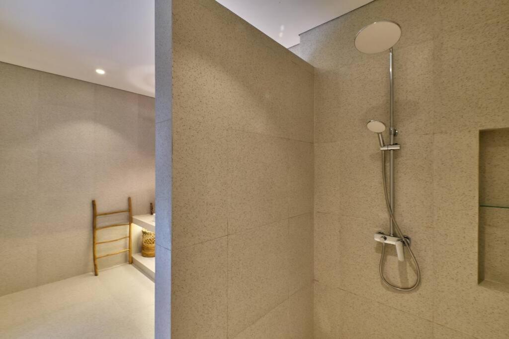 Newly! 3bdr Modern Close To Center Villa