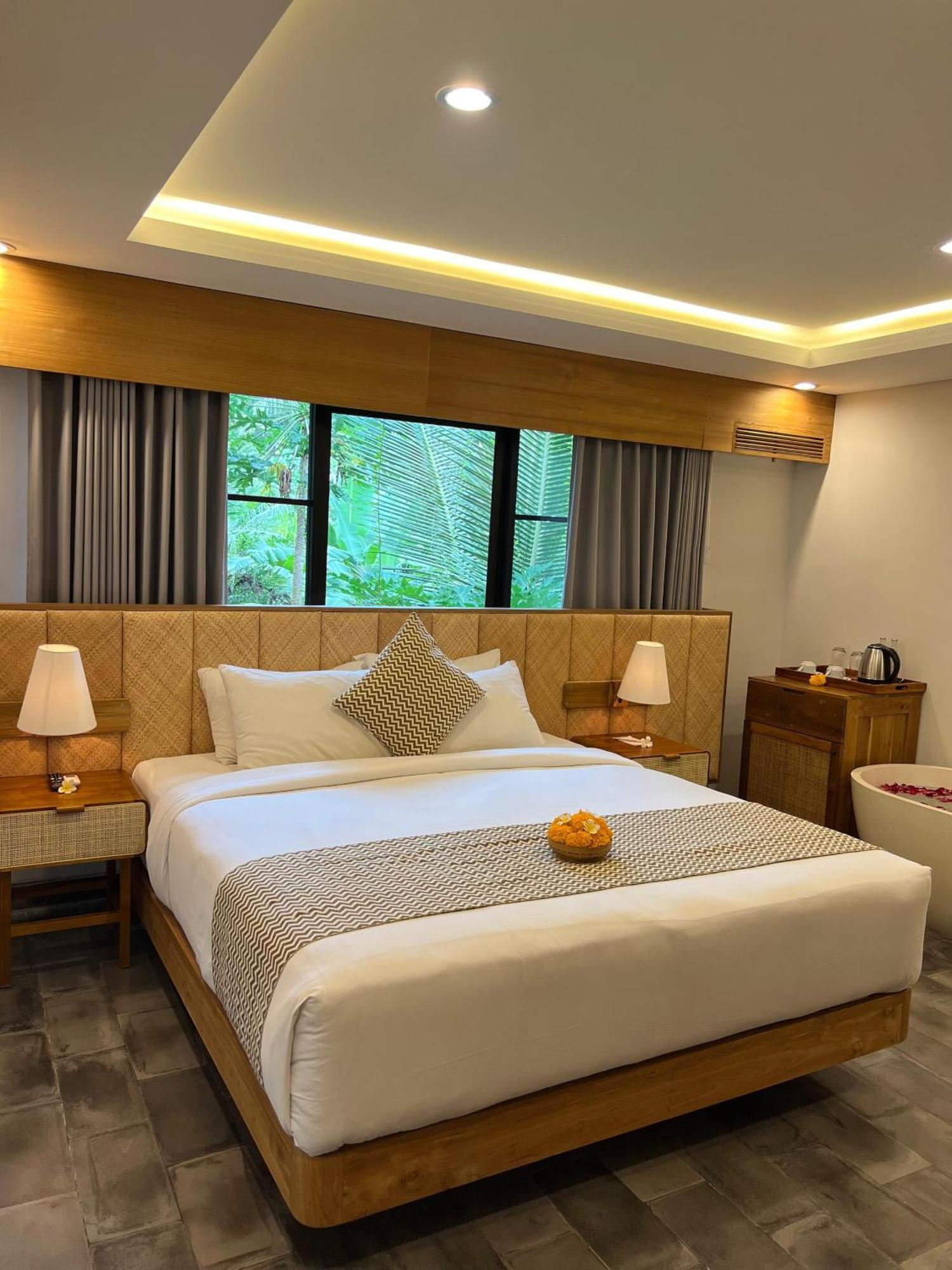 Rumah Kayu Resort 4*