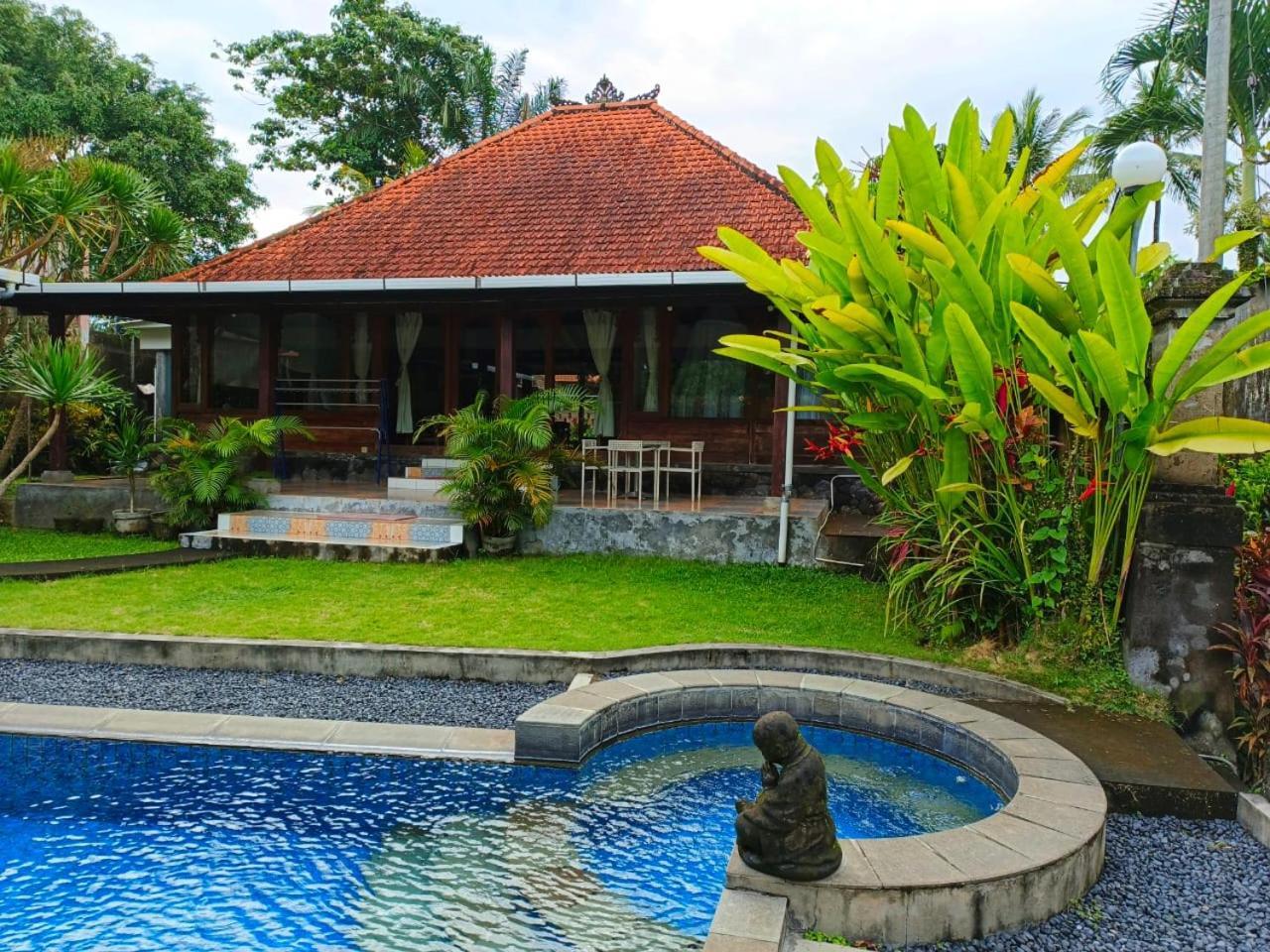 Malathi Traditional Joglo House With Pool View Villa *