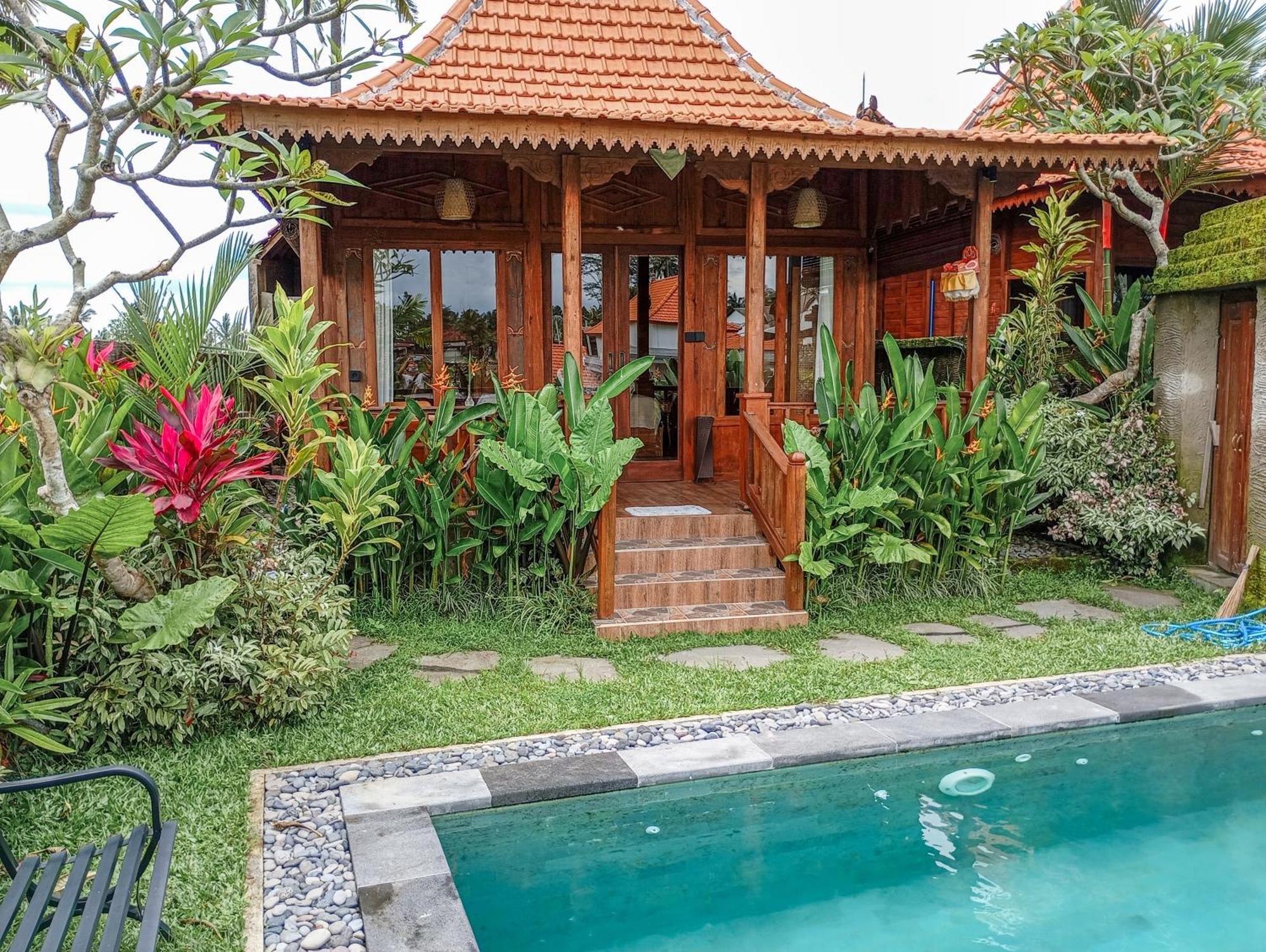 Bed & Breakfast Nyoman Sandat House 2 *