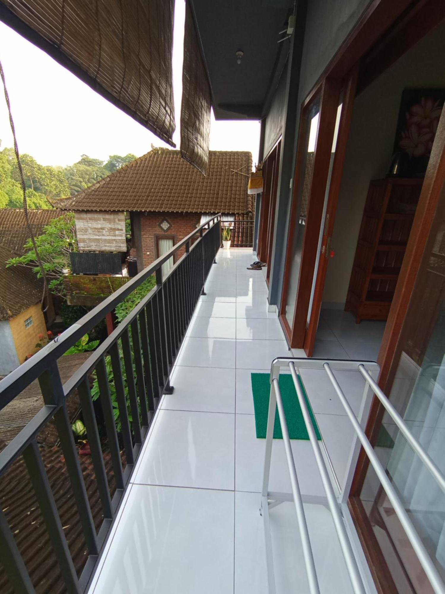 Meme Lan Bape Rumah tetamu *
