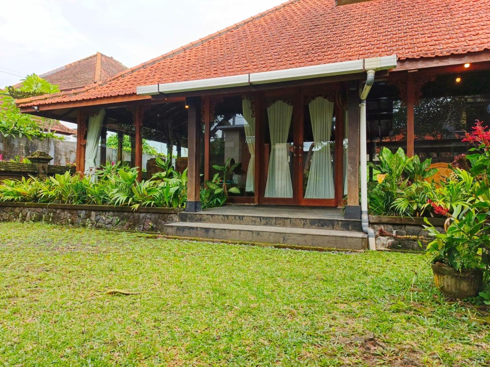 Malathi Traditional Joglo House With Pool View Villa *