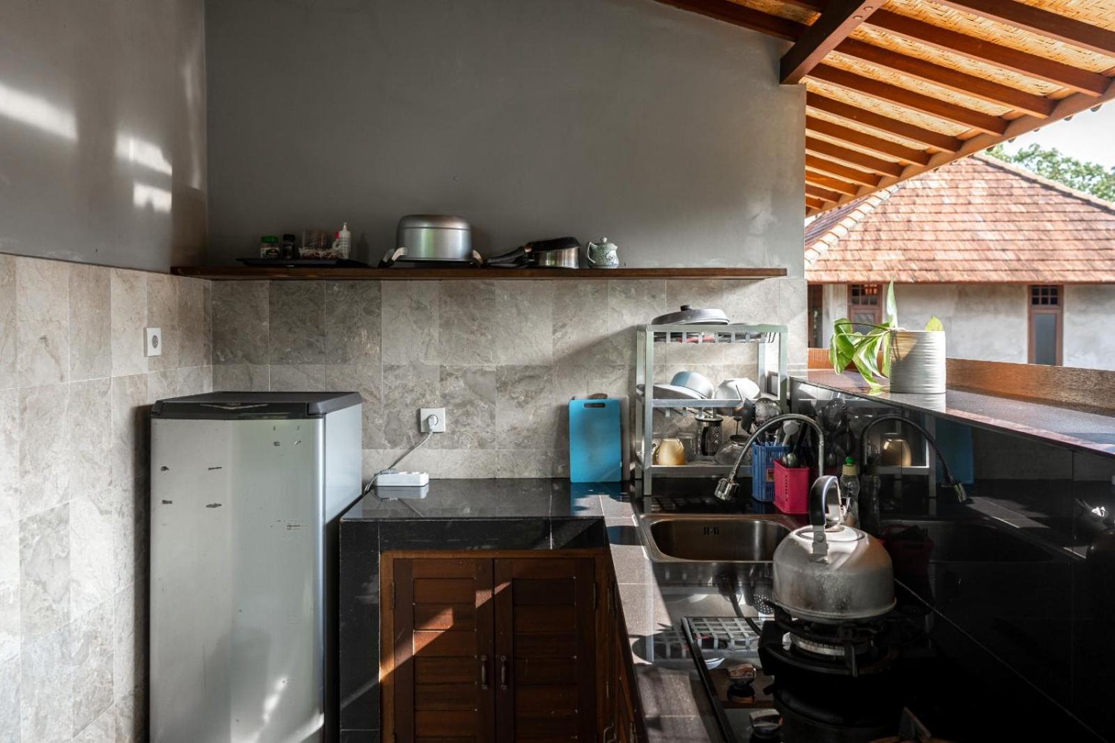 Santra Putra At Karja Art Space Guest house
