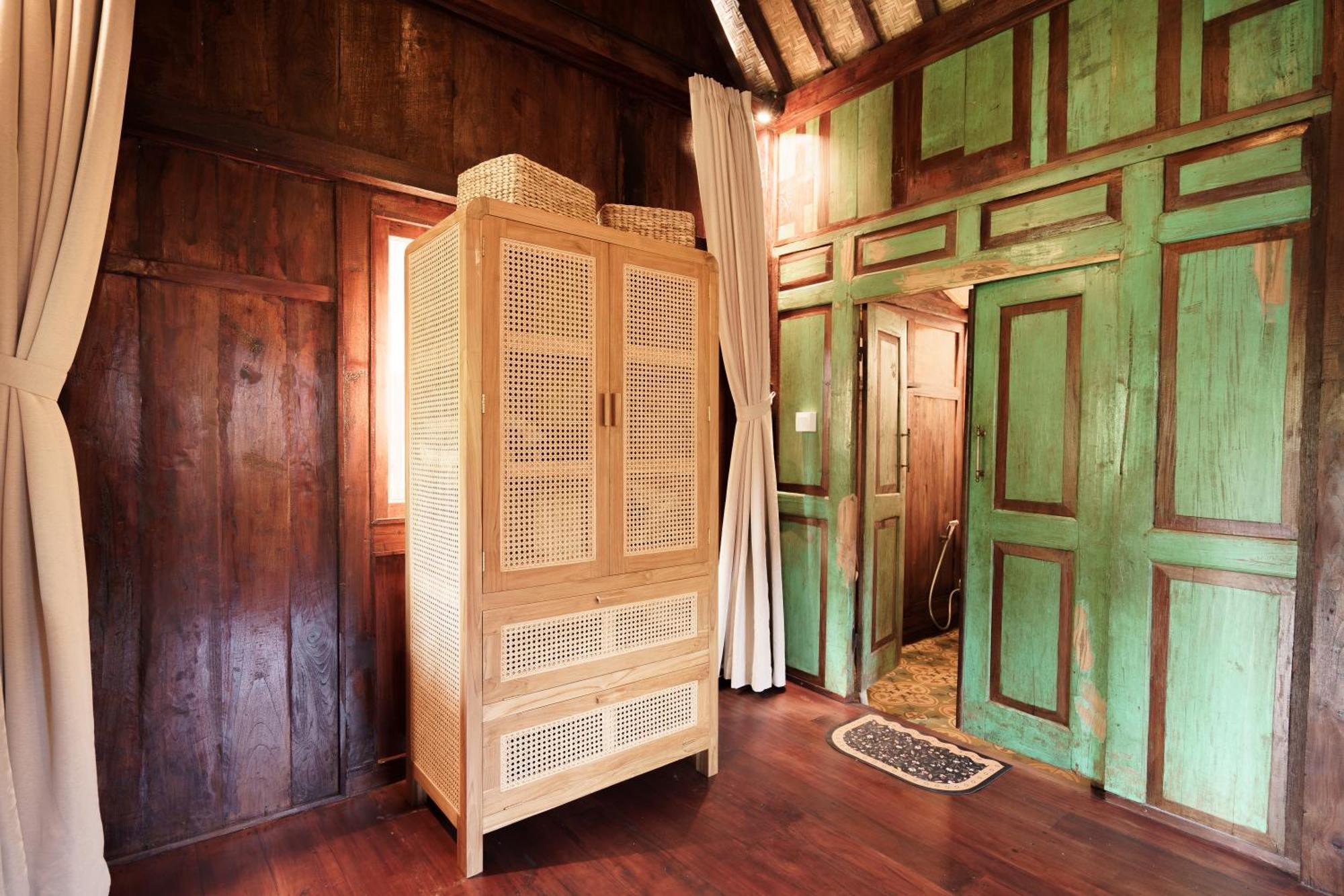 Tropical Traditional Indonesian Wooden In Chalet Ubud (Bali)
