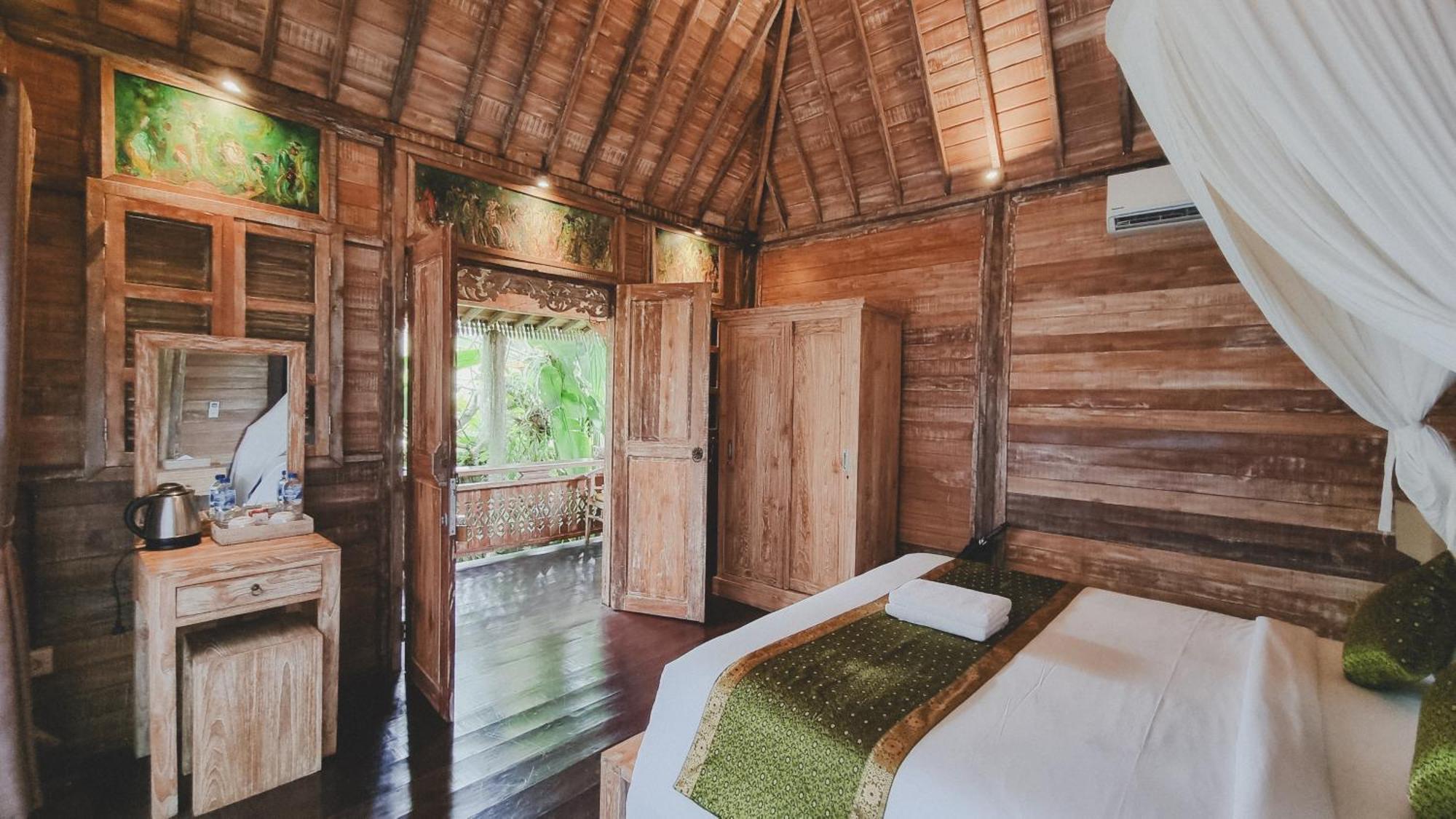 Aura Bed & Breakfast