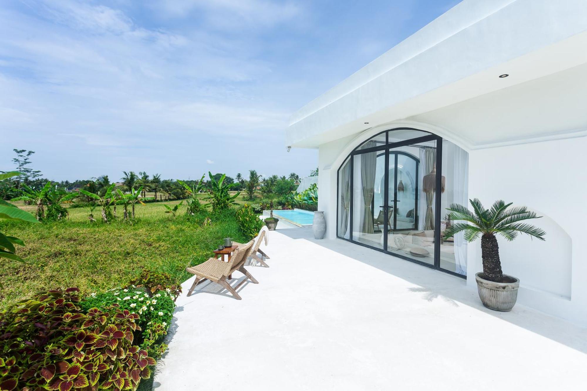Romantic Serenity In Villa *