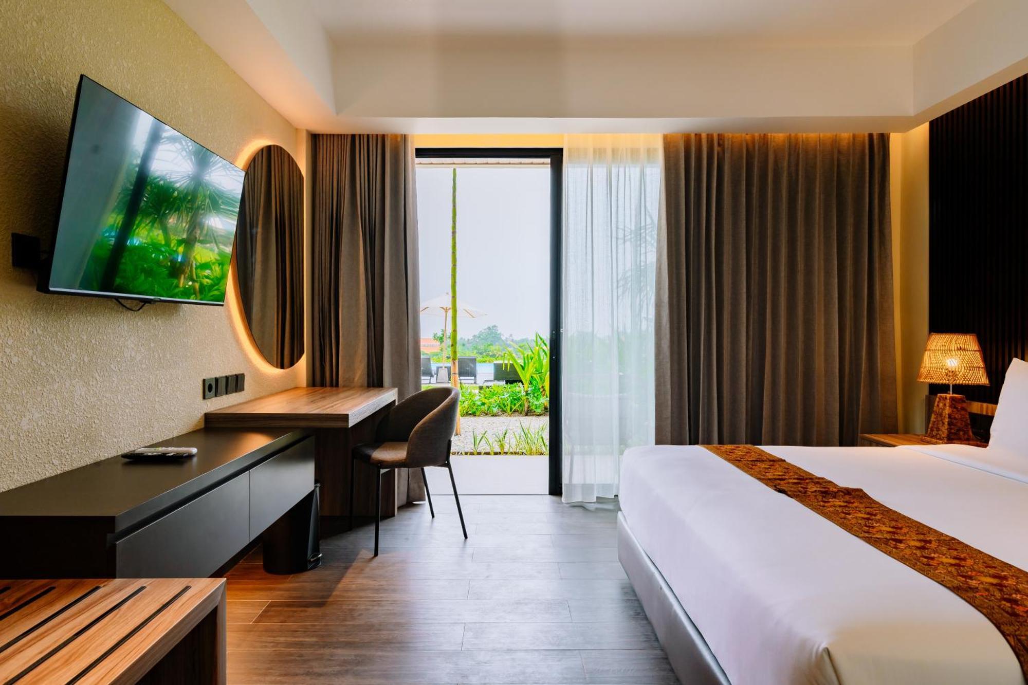 Big Dragon Hotel 4*