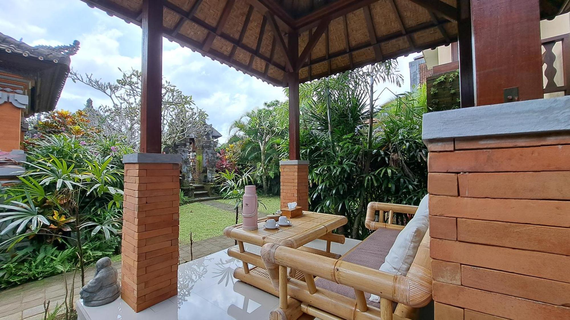 Sahadewa House 2*