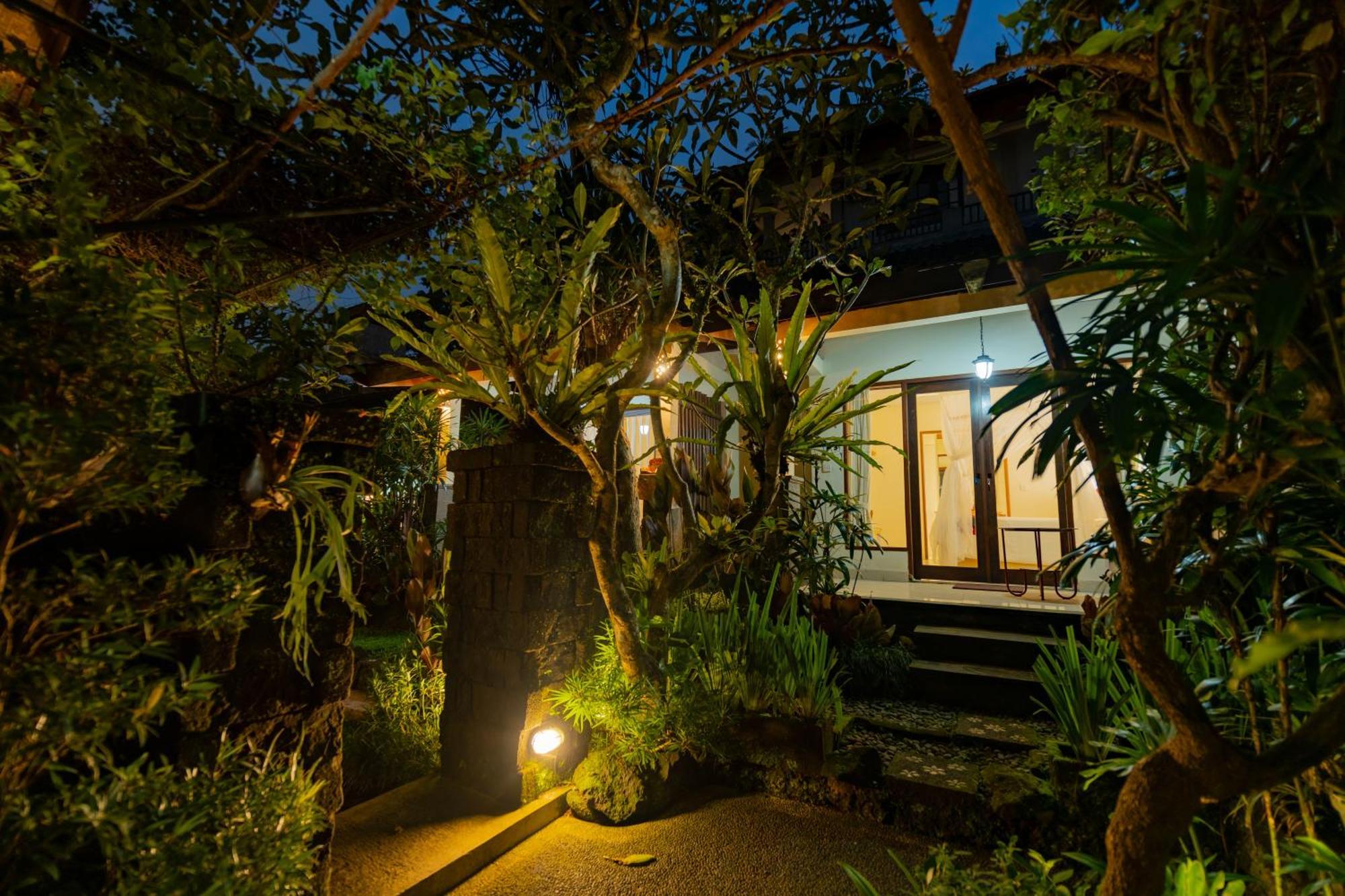 Desak Putu Putra Hidden Ubud (Bali)