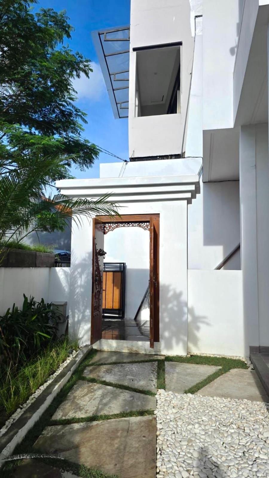 Vero Selaras - Made Heng Villa
