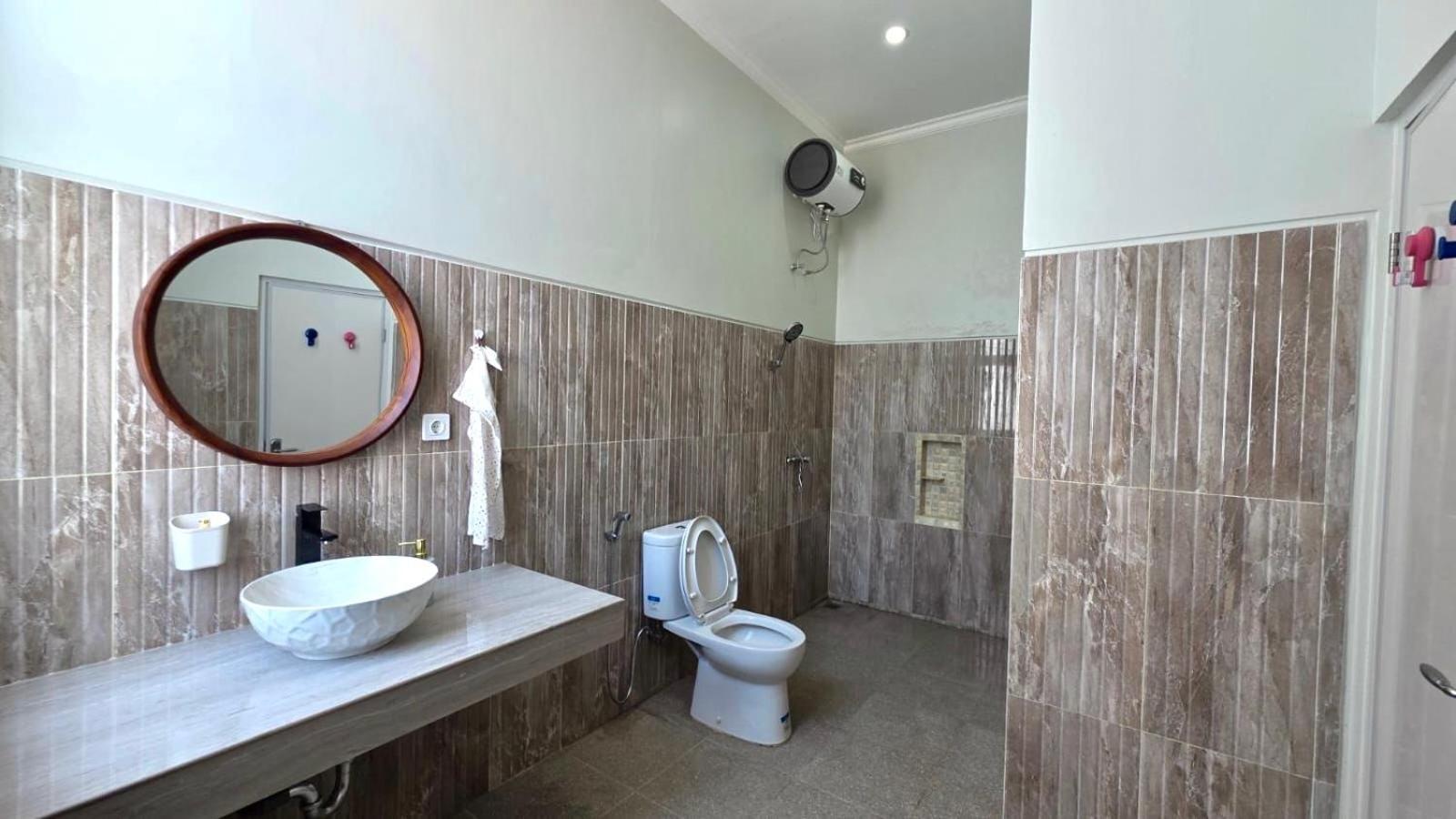 Vero Selaras - Made Heng Villa