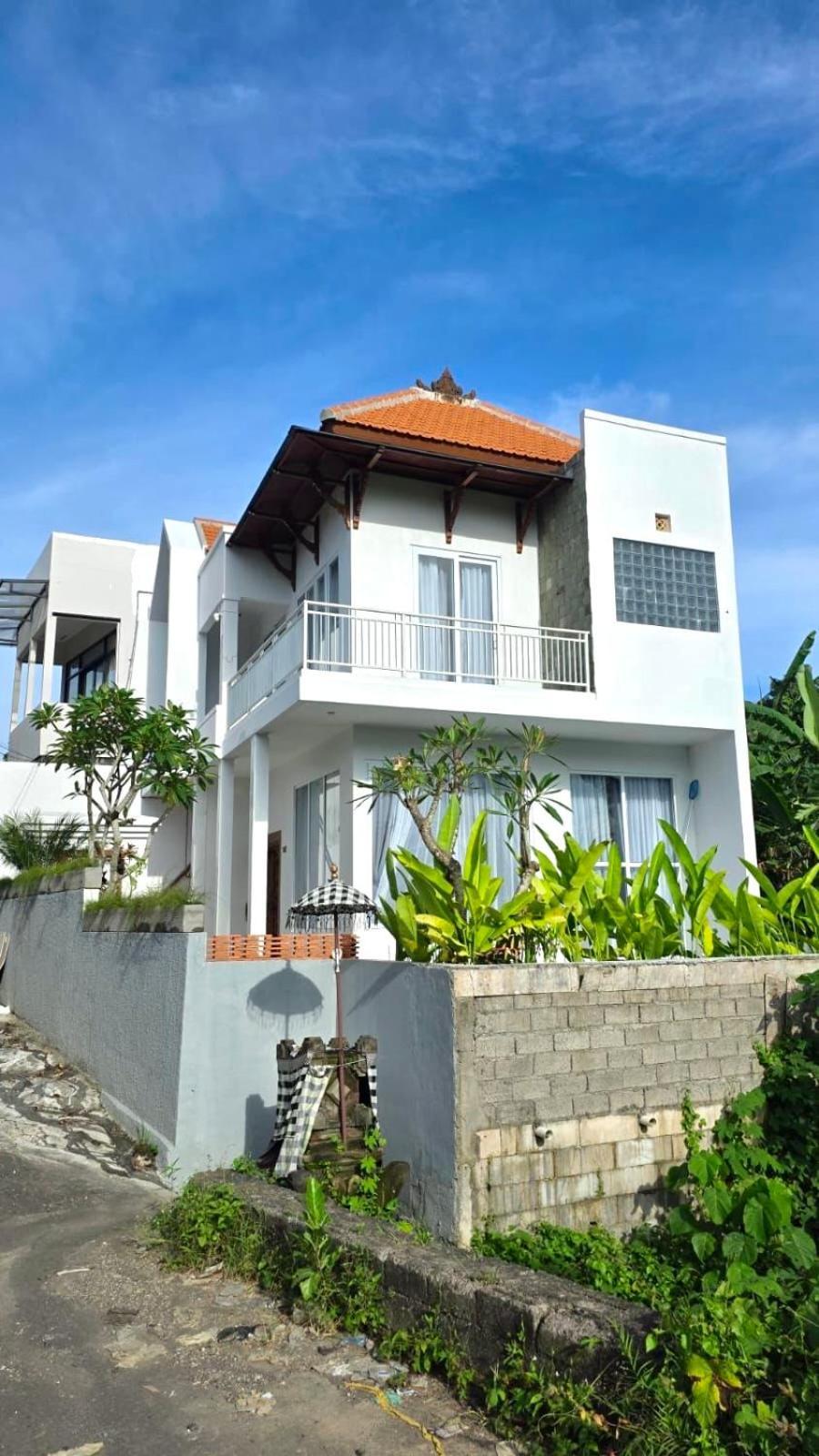 Vero Selaras - Made Heng Villa