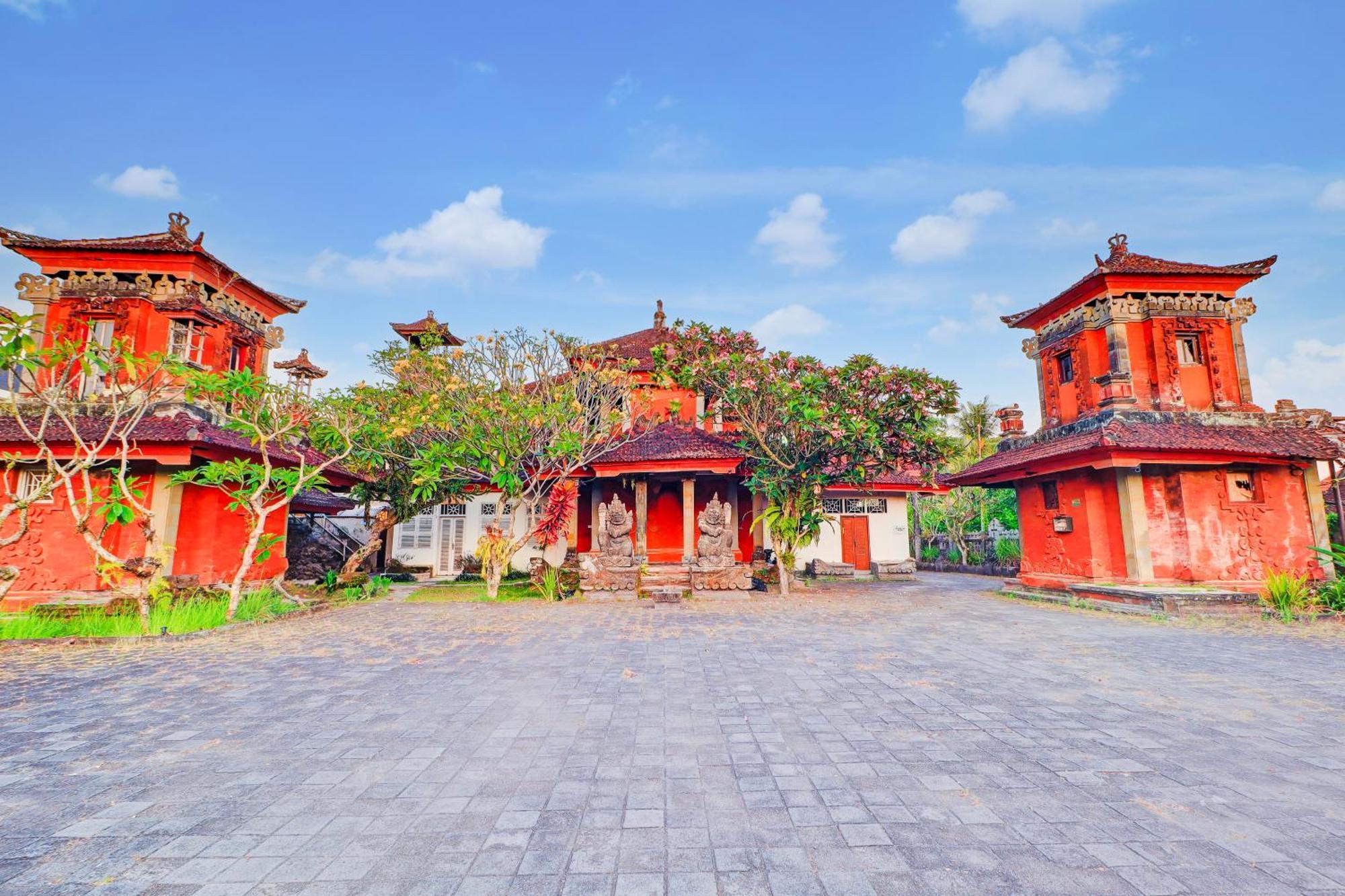 Dancenter Near Museum Topeng Hotel 3*