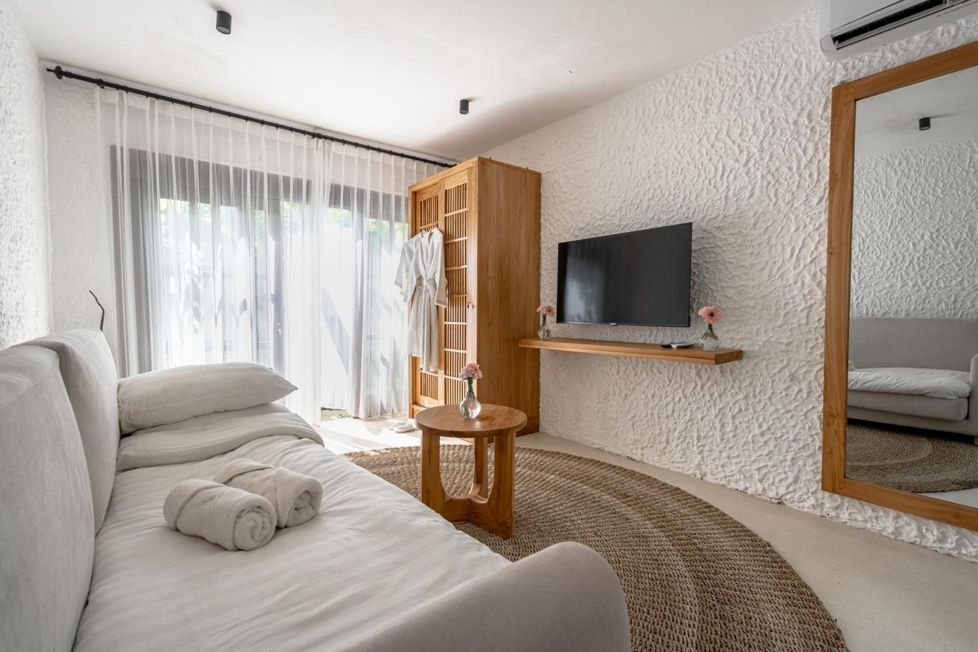 Villa Tropical Tribe By Evdekimi - Stylish 3br With Nature View And Relaxing Pool - Long Extras *