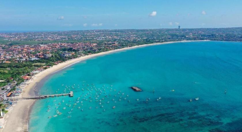 Hotel Oyo 1755 De'balcon Near Ngurah Rai Airport 2*