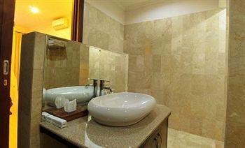 Indira Hotel 3*