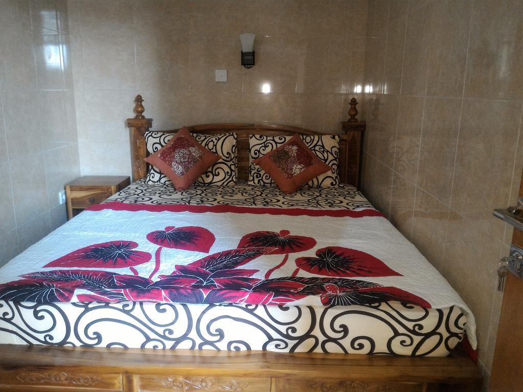 Homestay Rumah Ary & *
