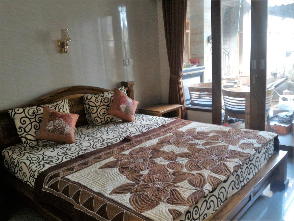 Homestay Rumah Ary & *