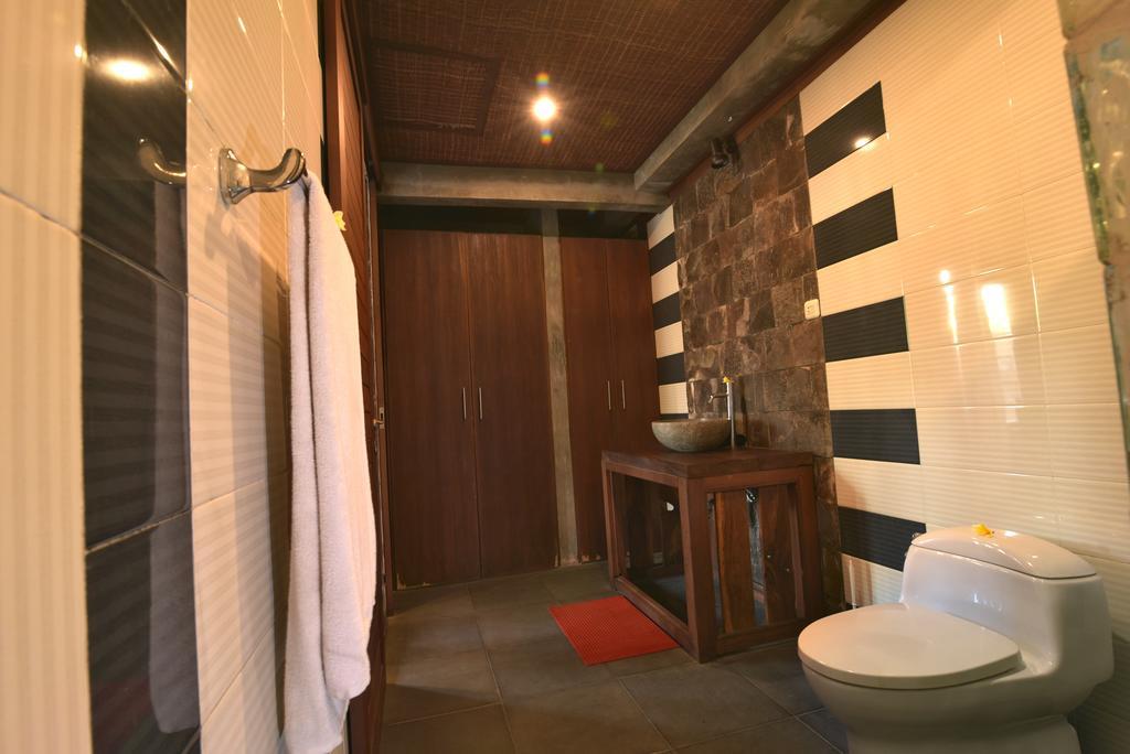 Wooden Villa By Prasi Villa *