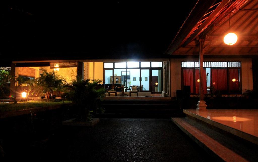 Puri Rasa Villas And 4*