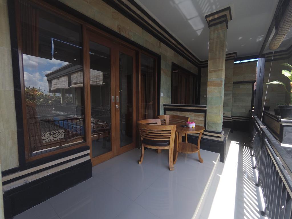 Homestay Rumah Ary & *