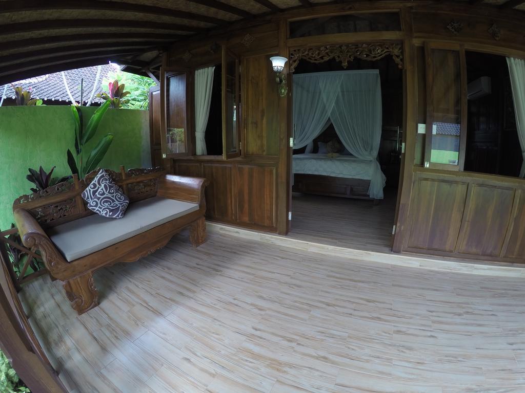 Pondok Seken Wooden *