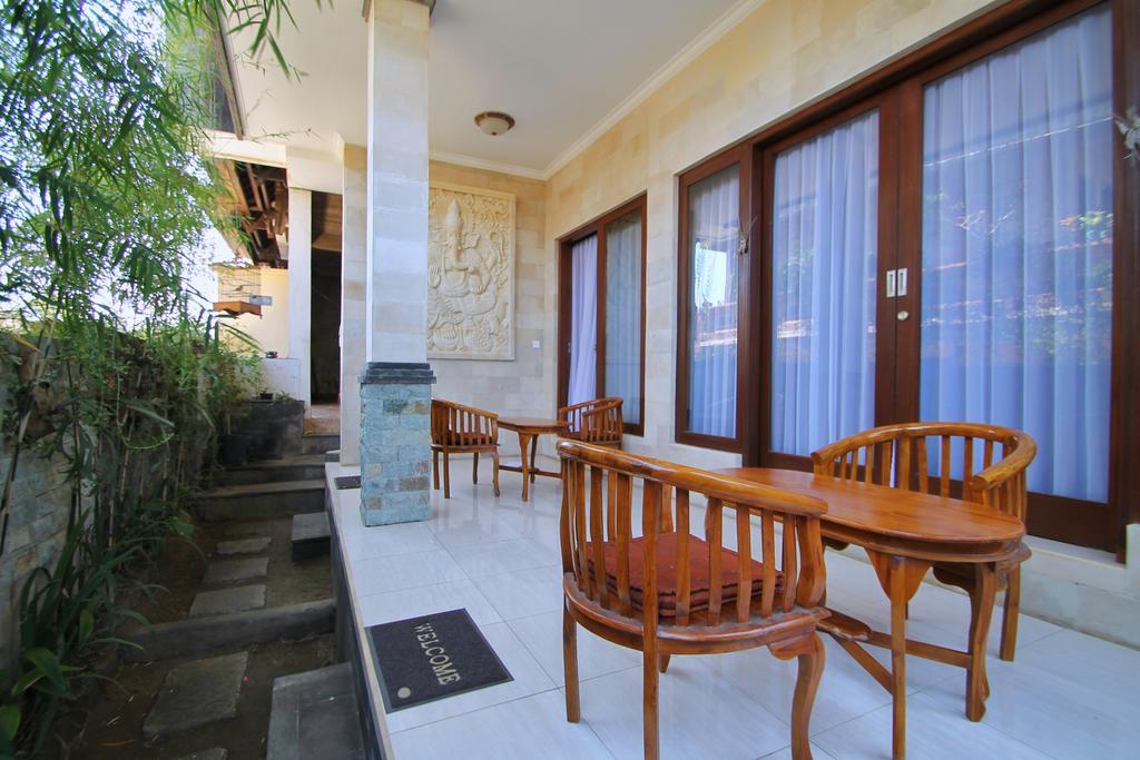 Kubu Taman Homestay *
