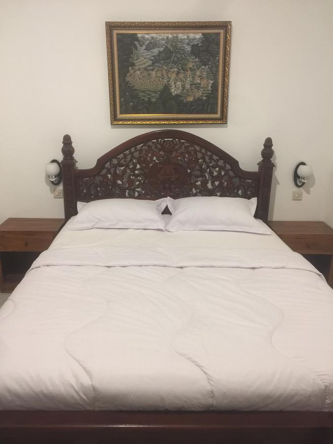 Hostel Anggrek Mas Bed & Breakfast