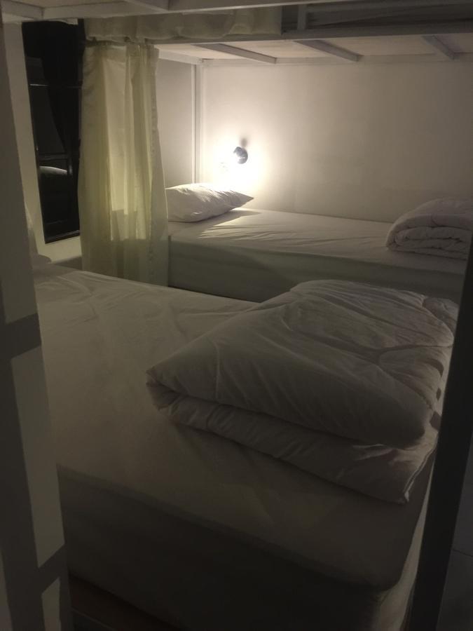 Hostel Anggrek Mas Bed & Breakfast