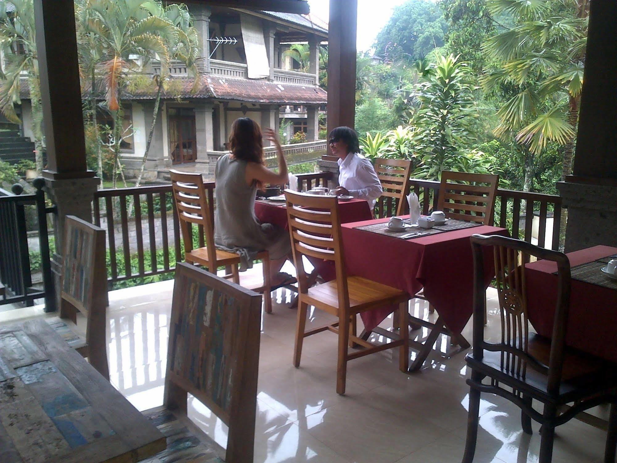 Indira Hotel